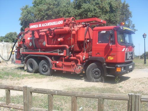 Escribano Obras y Servicios S.L. camión limpieza de alcantarillado