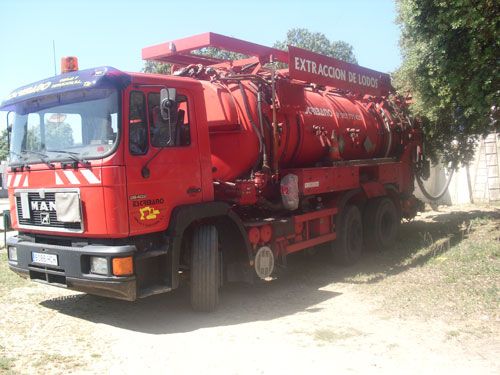 Escribano Obras y Servicios S.L. camión desatascos